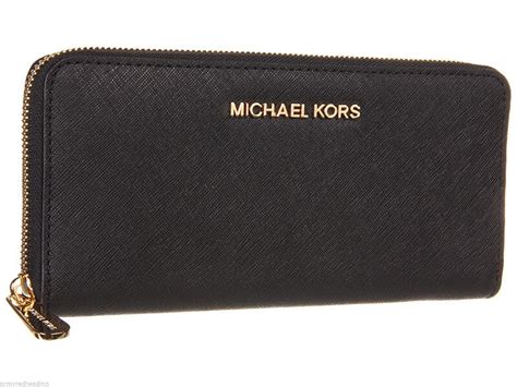 The Ultimate Guide to Choosing and Using a Michael Kors Wallet: A Timeless Fashion Statement