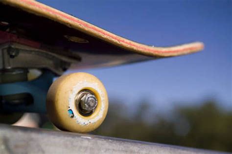 The Ultimate Guide to Choosing the Best Bearings for Longboarding: A Journey to Smooth Rolling