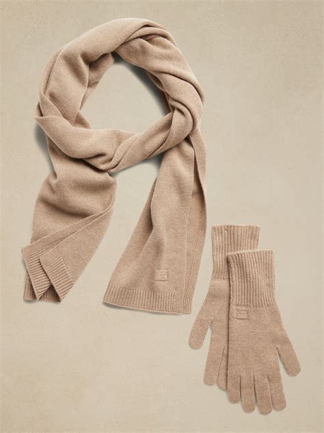 The Ultimate Guide to Choosing the Perfect Scarf and Glove Set