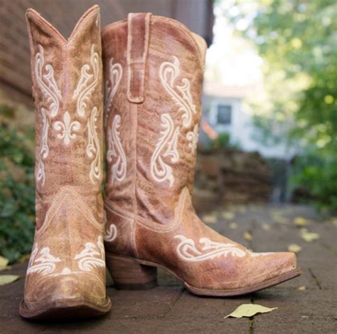 The Ultimate Guide to Cowgirl Boots for Wide Calves: Embracing Style and Comfort