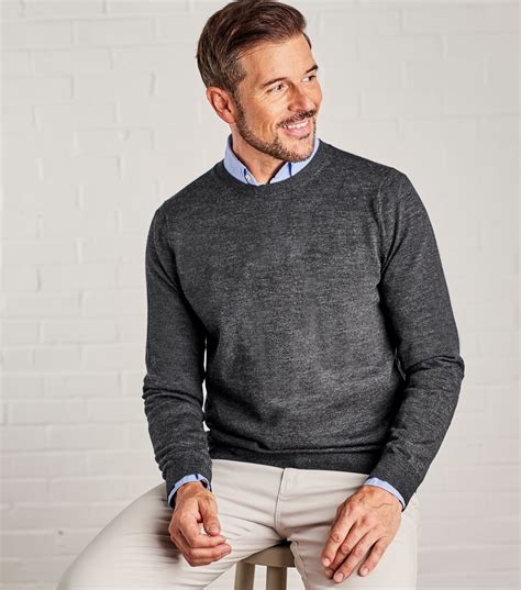 The Ultimate Guide to Crew Neck Sweaters for Men: Timeless Comfort and Style