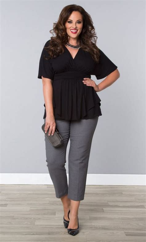 The Ultimate Guide to Crop Pants for Plus-Size Women: Flattering, Chic, and Comfortable