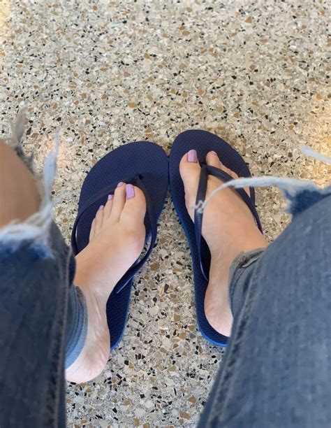 The Ultimate Guide to Feet Fans: Keeping Your Tootsies Cool and Comfortable