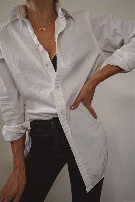 The Ultimate Guide to Female White Button-Up Shirts: A Versatile Wardrobe Essential