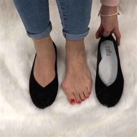 The Ultimate Guide to Finding Flats for Wide Feet: Comfort and Style