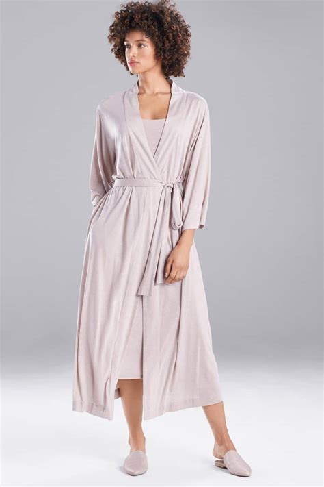 The Ultimate Guide to Finding the Perfect Lightweight Robe for Women