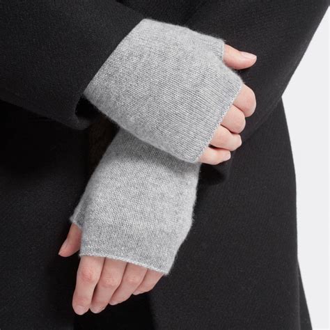 The Ultimate Guide to Fingerless Gloves for Women: Warm Hands, Stylish Appeal