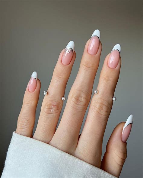 The Ultimate Guide to French Manicures in 2024: Tips, Trends, and Techniques for a Flawless Look