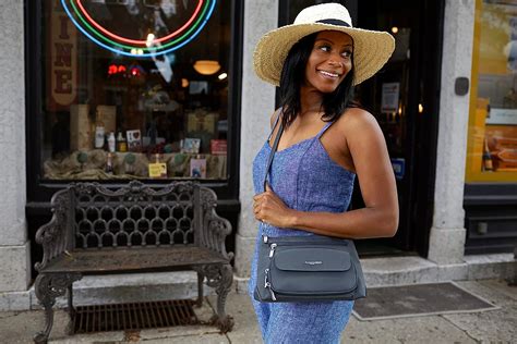 The Ultimate Guide to Guess Crossbody Bags: Style, Versatility, and Timeless Appeal