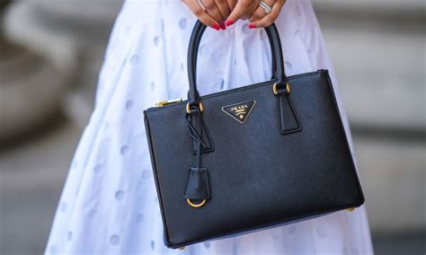 The Ultimate Guide to Guess Handbags: Timeless Style Meets Modern Convenience