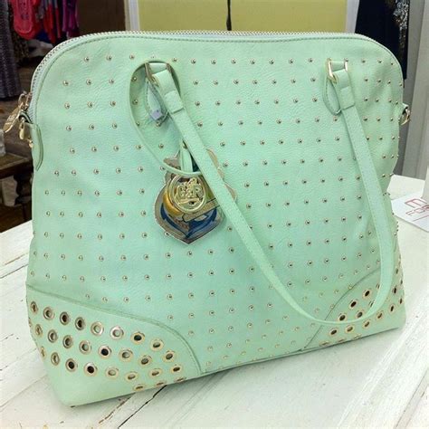 The Ultimate Guide to Mint Green Purses: A Style Statement with Timeless Appeal