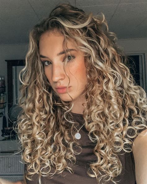 The Ultimate Guide to Natural-Looking Blonde Curls