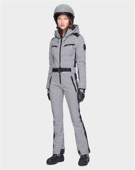 The Ultimate Guide to One-Piece Snowsuits: Comfort, Warmth, and Style