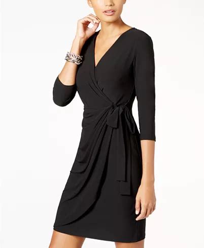 The Ultimate Guide to Petite Wrap Dresses: Flattering, Feminine, and Effortlessly Chic