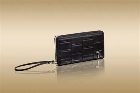 The Ultimate Guide to Phone Wallet Wristlets: Convenience and Style for the Modern Woman