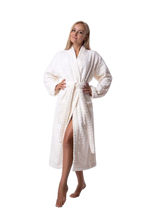 The Ultimate Guide to Plush Robes: Comfort, Warmth, and Style