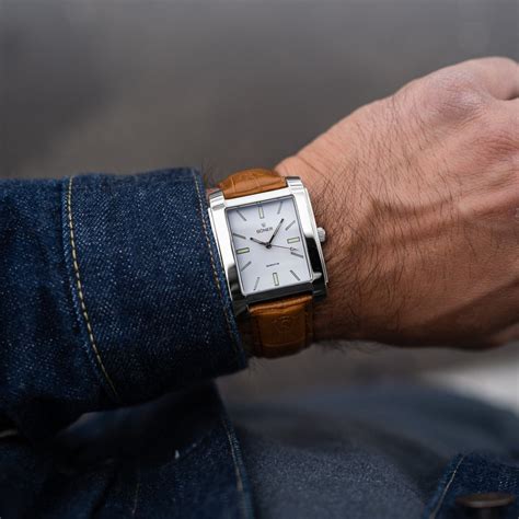 The Ultimate Guide to Rectangle Watches: A Timeless Accessory