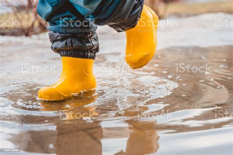 The Ultimate Guide to Rubber Boots: Stomp Through Puddles with Confidence