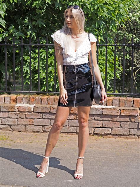 The Ultimate Guide to Styling Short Skirts: Embrace Versatility and Confidence