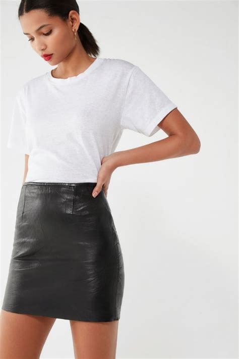 The Ultimate Guide to Styling the Tank Air Mini Skirt: A Timeless Wardrobe Staple