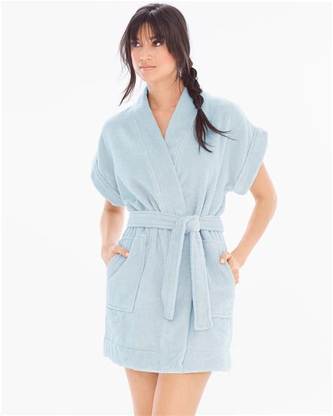 The Ultimate Guide to Unwind in Comfort: The Benefits and Styles of Short Sleeve Robes