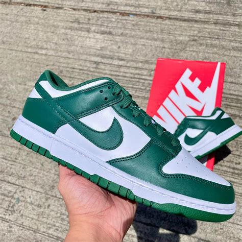 The Ultimate Guide to Varsity Green Dunks: The Perfect Pair for the Ultimate Dunk Contest