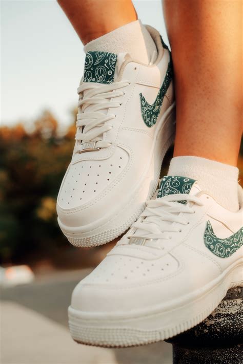 The Ultimate Guide to White Nikes with Black Swoosh: Style, History, and Impact