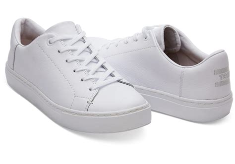 The Ultimate Guide to White Shoes Sneakers for Women: Step into Style and Comfort