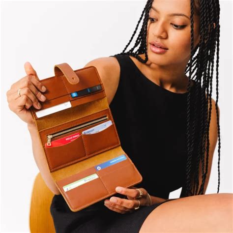 The Ultimate Guide to Women's Trifold Wallets: Functionality, Style, and Peace of Mind