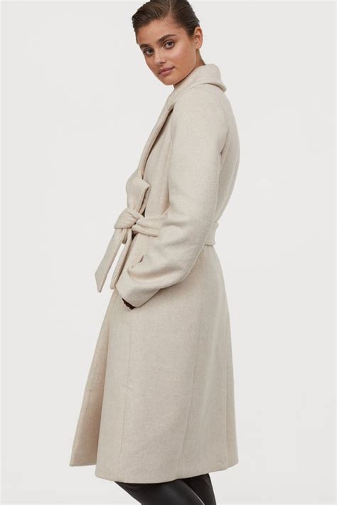 The Ultimate Guide to Wool Blend Coats for Women: A Stylish and Versatile Wardrobe Essential