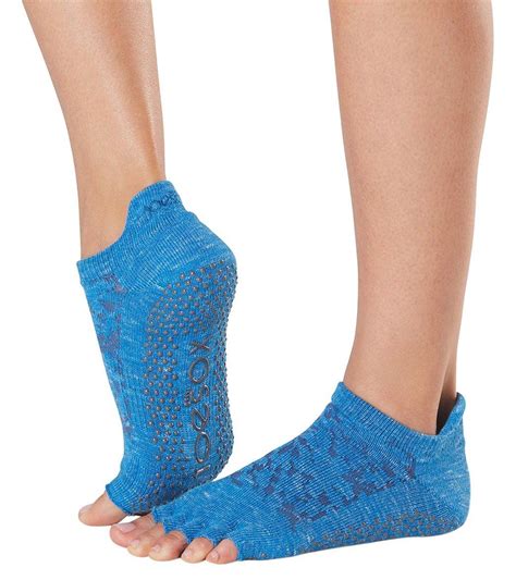 The Ultimate Guide to Yoga Socks for Women: Enhance Your Practice and Well-being