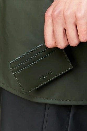 The Ultimate Guide to Zip Card Holders: Protect Your Valuables with Style and Convenience