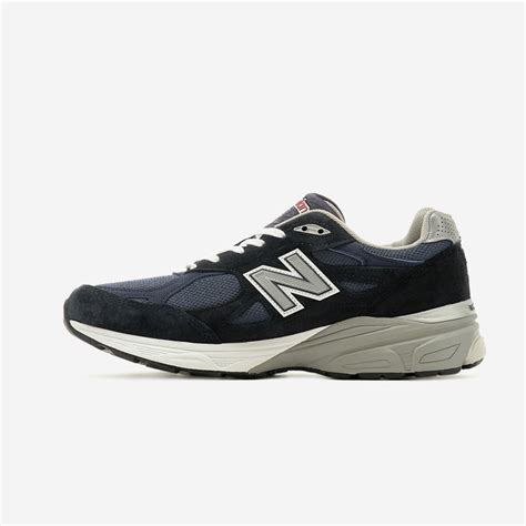 The Ultimate Guide to the Iconic New Balance 990v3: History, Features, and Everyday Comfort