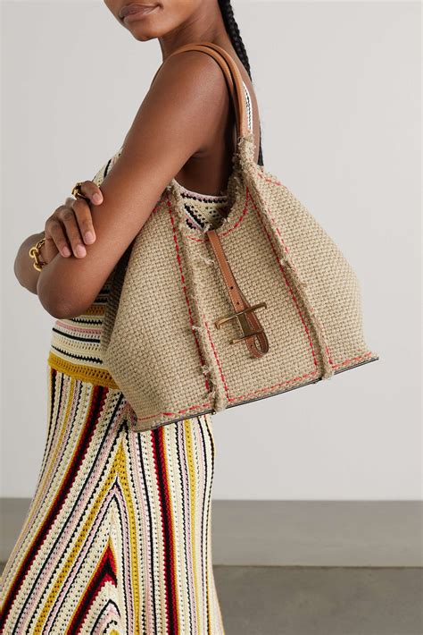 The Ultimate Guide to the Raffia Shoulder Bag: A Timeless Classic for Summer Style