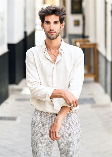 The Ultimate Guide to the Versatile Men's Button Down: Timeless Style and Functionality