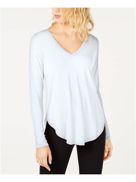 The Versatility of the White V-Neck T-Shirt Long Sleeve