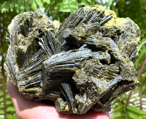 The Vibrational Power of Epidote