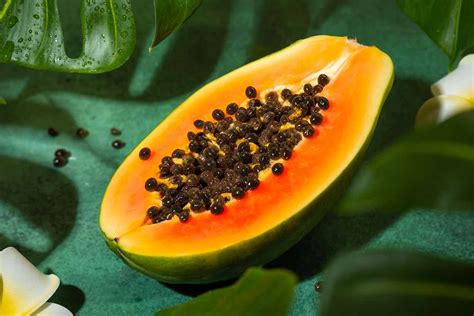 The Wonders of Papaya: A Comprehensive Guide to Nature's Healing Fruit