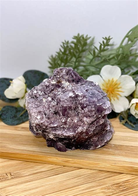 Therapeutic Benefits of Lepidolite Raw