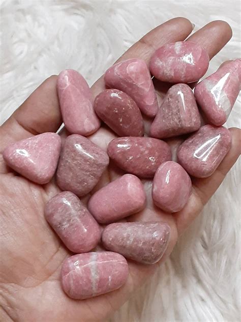 Thulite: The Heartfelt Gemstone with Healing and Spiritual Insights