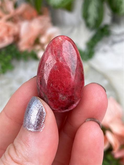 Thulite Stone: Exploring the Vibrant Pink Gem