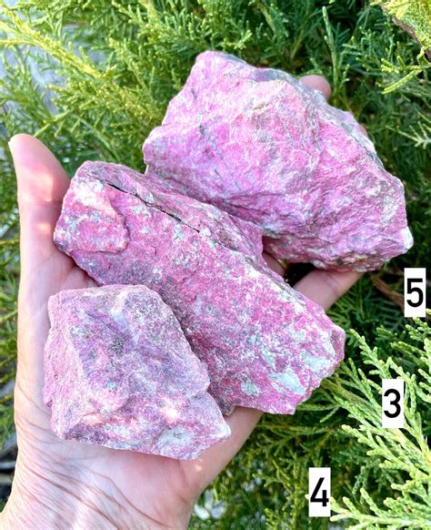 Thulite Stone: The Versatile Mineral with Remarkable Properties