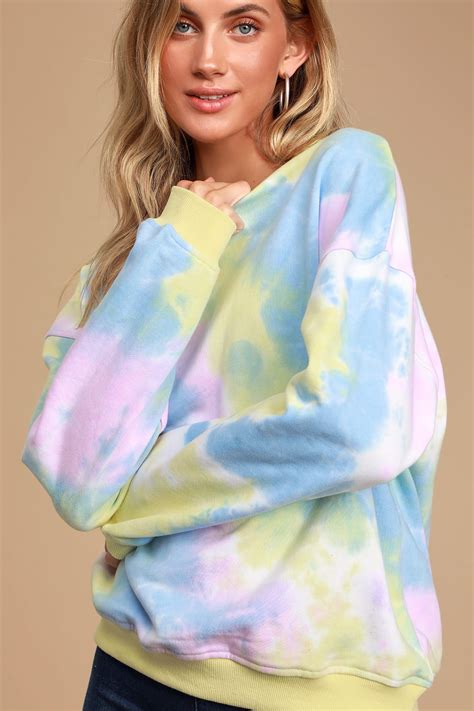 Tie Dye Pullover Sweatshirt: A Colorful Expression of Style