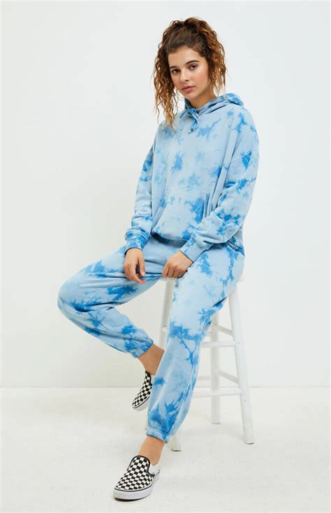 Tie Dye Sweatsuits: A Timeless Fashion Statement