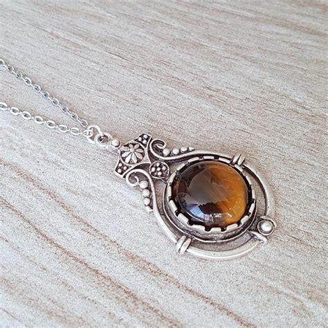 Tigers' Eye: A Gemstone of Shimmering Splendor