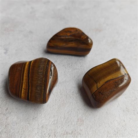 Tigers Eye Crystal: A Comprehensive Guide to Its Properties and Uses