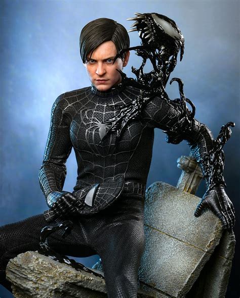 Tobey Maguire Venom suit