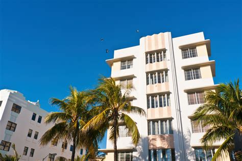 Top 10 Hostels in Miami Beach for Budget-Savvy Travelers