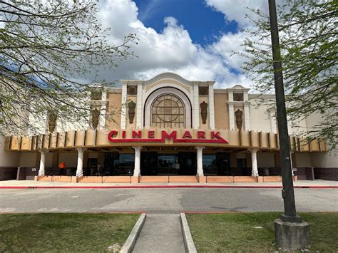 Top 3 Reasons to Visit Cinemark 16 Gulfport MS 39503