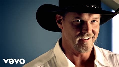 Trace Adkins' "Hot Mama": A Sultry & Steamy Country Anthem from the Heart